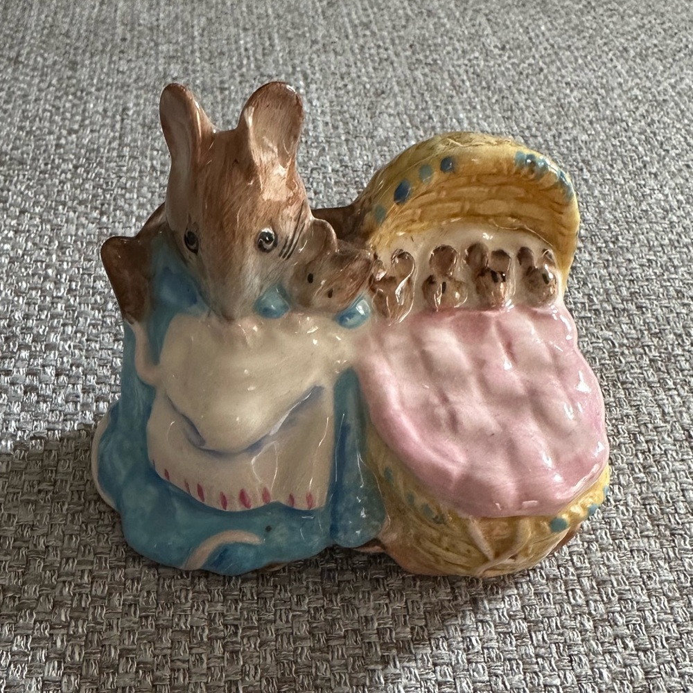 Royal Albert Hunca Munca Beatrix Potter figurine vintage mouse cottagecore